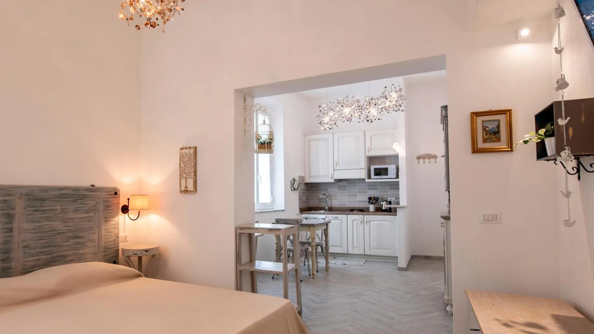 Lanza Apartment By Mamo Floransa